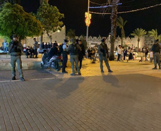 من تواجد جنود الاحتلال في ساحة باب العامود الليلة