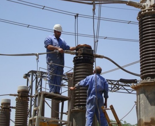 دفعت أزمة الكهرباء في العراق الآلاف للتظاهر والاحتجاج