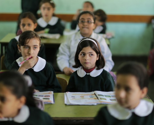 طالبات في مدرسة ابتدائية فلسطينية