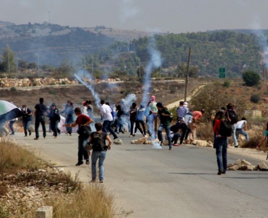 مواجهات بين شبان فلسطينيين وجنود الاحتلال