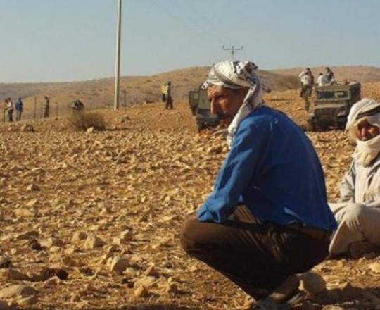 الاحتلال يخطر عائلات بإخلاء منازلها في طوباس