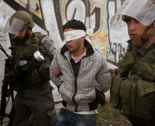تعبيرية-جيش الاحتلال يعتقل شاباً من جنين