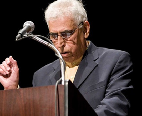 الشاعر العراقي الراحل سعدي يوسف