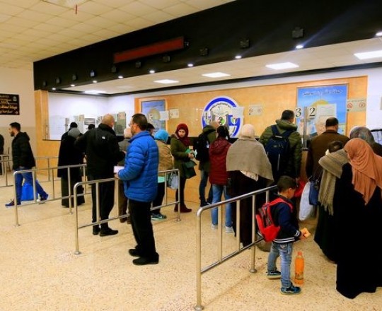 إغلاق معبر الكرامة أمام حركة المسافرين السبت