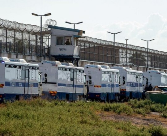 سيارات البوسطة لنقل الأسرى