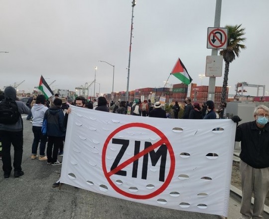 متظاهرون يمنعون تفريغ سفينة اسرائيلية في ميناء نيوجيرسي الأميركية