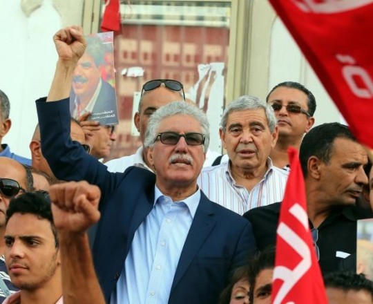 حمة الهمامي يتوسّط تظاهرة في تونس - ارشيف