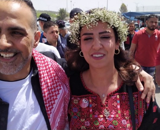 المحرر عاصم كعبي في اللحظات الاولى من الافراج عنه