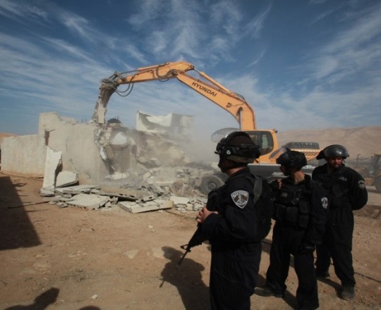 قوات الاحتلال تهدم غرفتين في بتير 