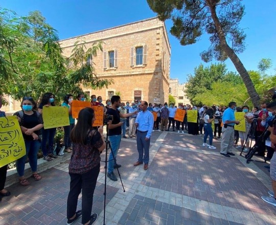 صورة  من الجامعة