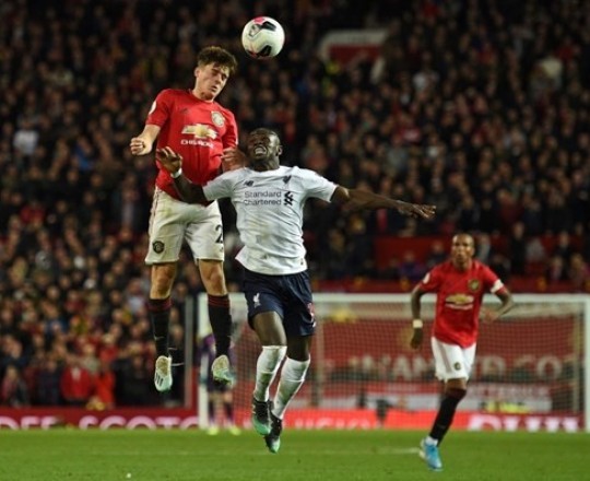 جانب من اللقاء بين ليفربول ويونايتد