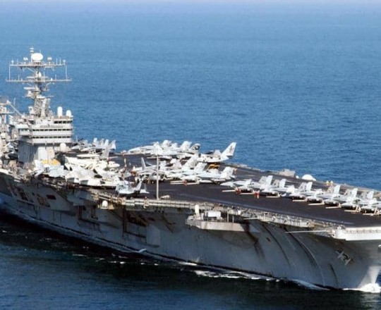 حاملة الطائرات الأمريكية أبراهام لينكولن حوّلت مسارها باتجاه منطقة الخليج