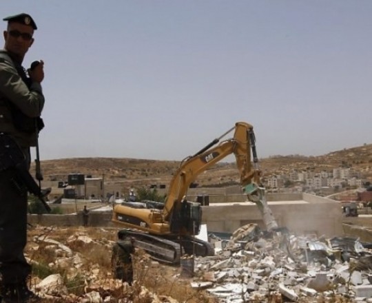 تمت عملية الهدم بحمايةٍ مشددة من شرطة الاحتلال - أرشيف 