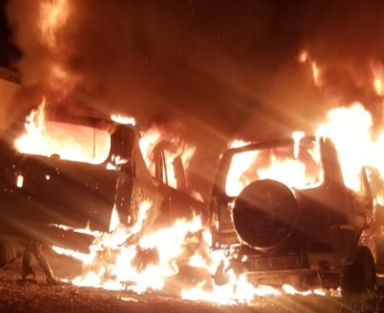 مستوطنون يحرقون سيارتين في بيت إكسا