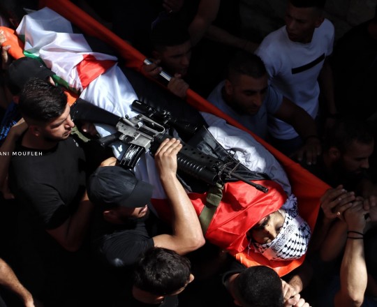 خلال جثمان الشهيد أمير خليفة