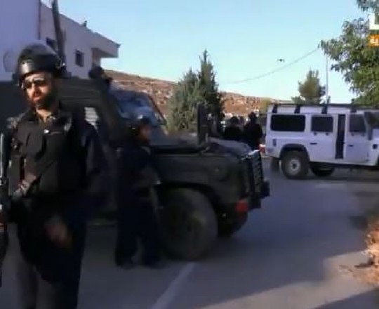 جانب من اقتحام قوات الاحتلال لمخيم العروب (الهدف)