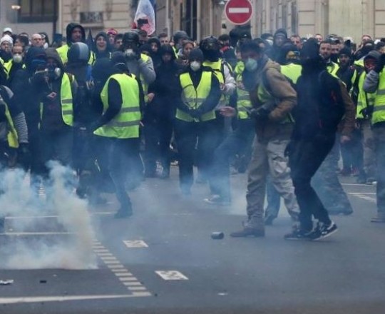 فرنسا.. عنف وقمع في تظاهرات الأوّل من أيّار