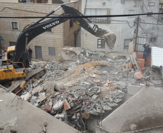 الاحتلال يهدم منزل لفلسطيني 