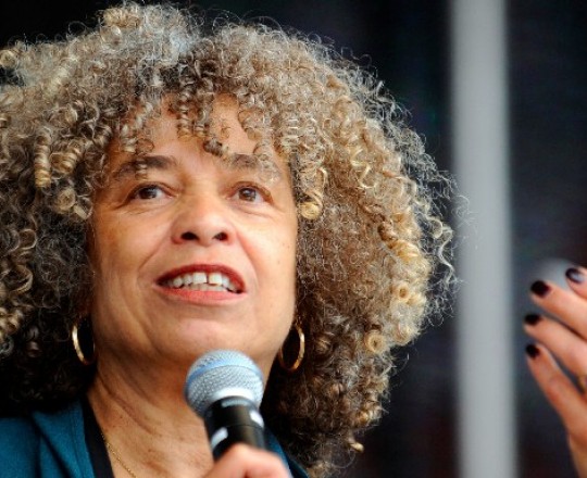 المناضلة أنجيلا ديفيس