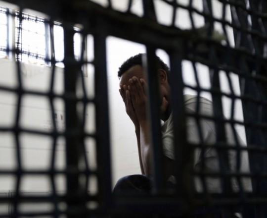 أريحا.. وقفة تضامنية مع الأسيرين عويدات وخطاب