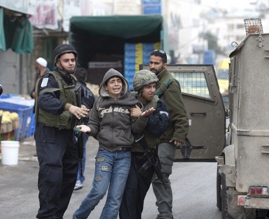 اعتقال طفل فلسطيني