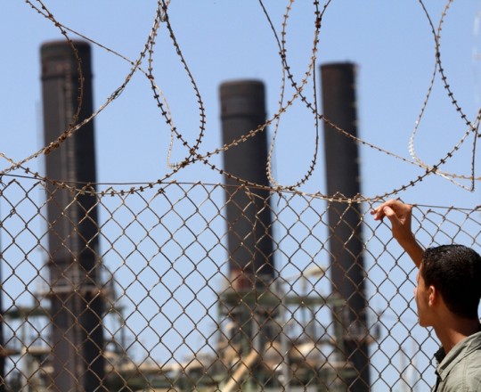 توقف المحطة يتزامن مع تعطل خطي كهرباء يُغذيان القطاع من 