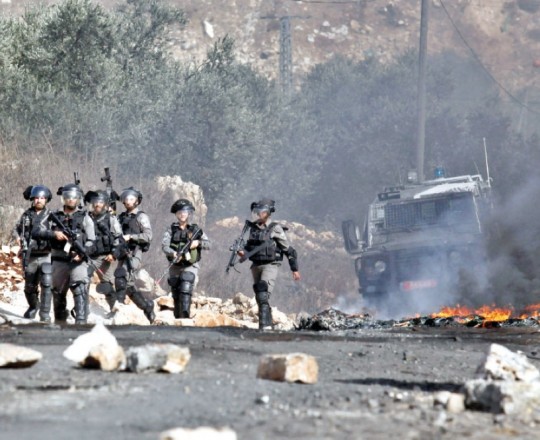اعتقال شاب وإصابة آخرين خلال قمع مسيرات الضفة الأسبوعية