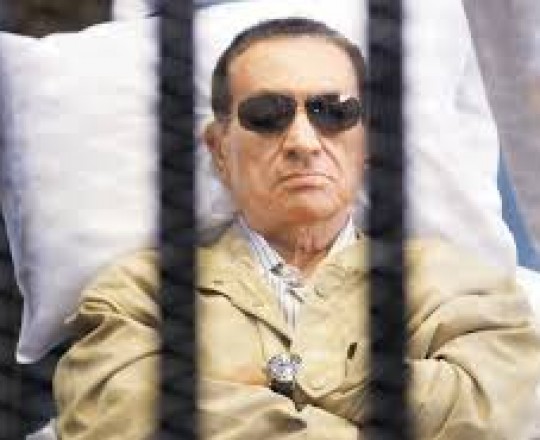 مبارك خلف القضبان