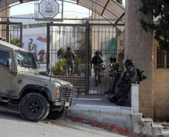 جيش الاحتلال يغلق جامعة القدس في بلدة أبو ديس- ارشيف