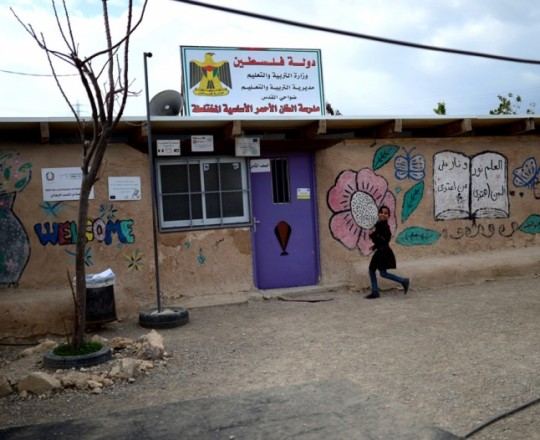 مدرسة الخان الأحمر، بُنيت بدعم من جهات دولية