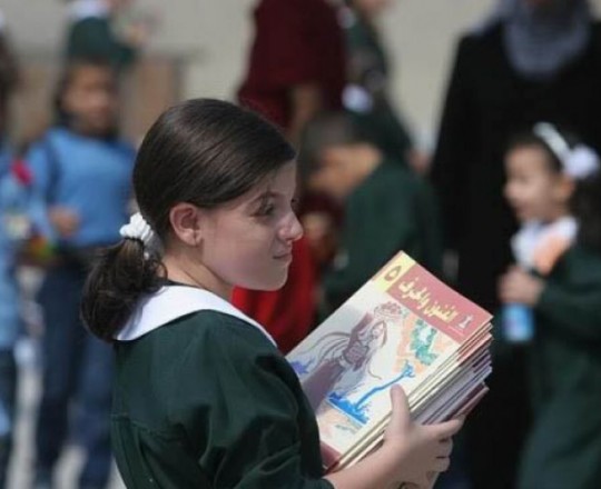 طالبة مدرسة حكومية