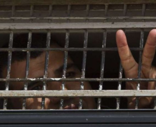 أسير فلسطيني - ارشيف