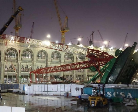 سقوط الرافعة بالحرم المكي