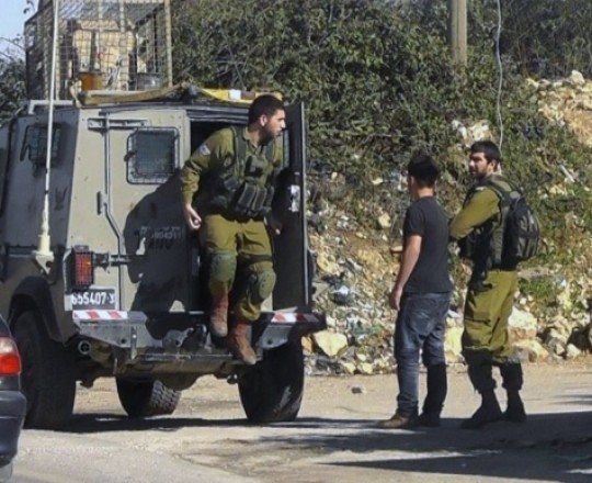 جيش الاحتلال يعتقل فلسطينياً