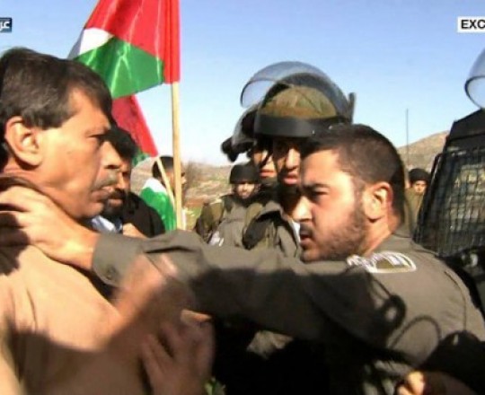 أثناء اعتداء جنود الاحتلال على الوزير الراحل زياد أبو عين