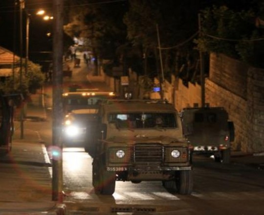 مداهمات ليلية لمناطق بالضفة