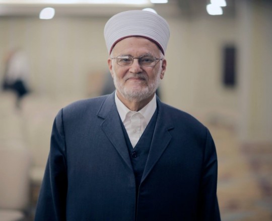 الاحتلال يسلم الشيخ عكرمة صبري أمر منعه من السفر