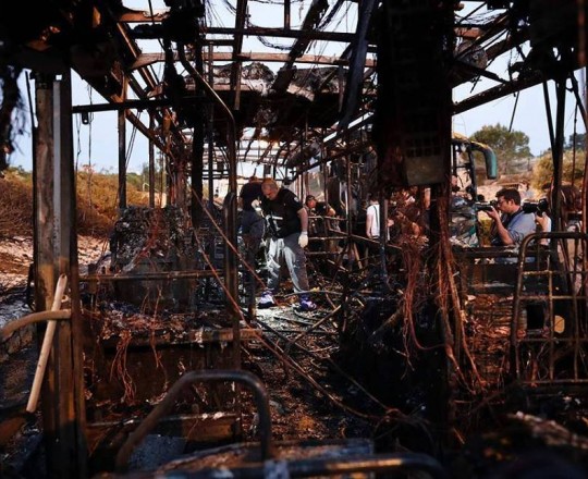 الحافلة بعد احتراقها