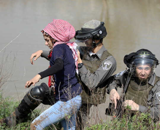 أرشيفية: اعتقال فتاة فلسطينية