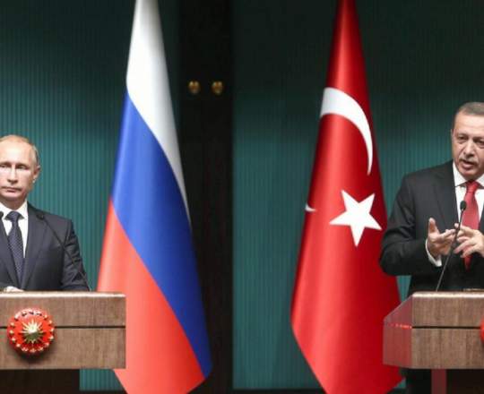 الرئيس الروسي فلاديمير بوتن ونظيره التركي اردوغان