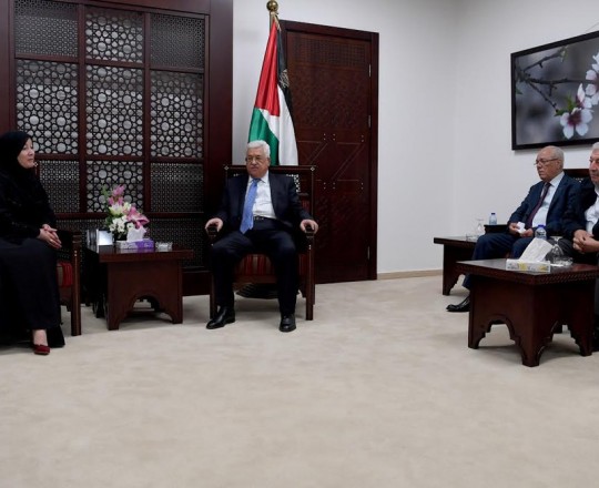 الرئيس يلتقي عائلة الأسيرين البلبول