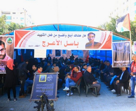 غزة تودع المقاتل والمثقف الثوري باسل الأعرج ببيت عزاء شعبي