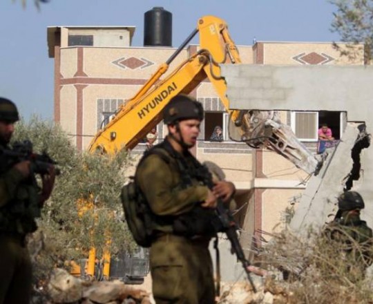 أعمال هدم لقوات الاحتلال