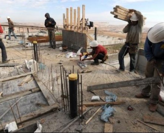 عمال فلسطينيين داخل الكيان