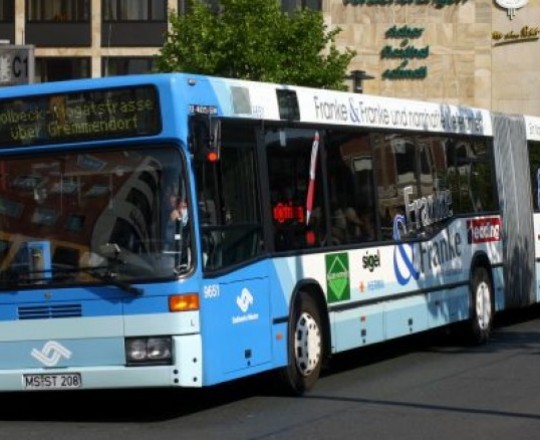 حافلة للمستوطنين في مدينة القدس