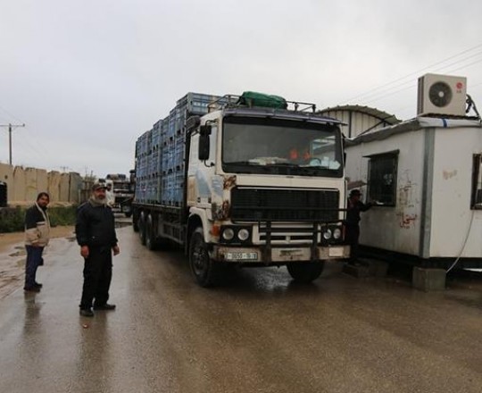 إدخال 630 شاحنة عبر معبر كرم أبو سالم