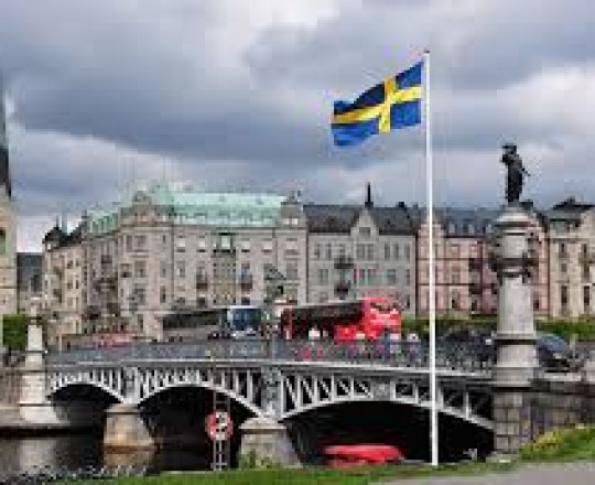  السويد: نحترم العلم الفلسطيني كرمزٍ وطنيٍ لدولة اعترفنا بها