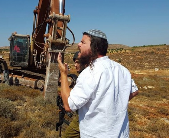 جانب من اعتداء المستوطنين على مزارعي قصرة اليوم