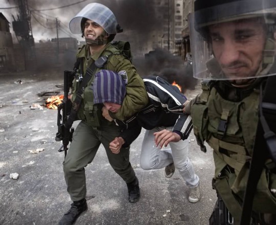 أرشيفية: اعتقال شاب فلسطيني
