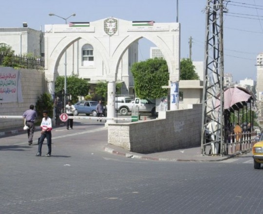 بلدية غزة توقف مطبخ داخل أحد الفنادق لعدم التزامه بالشروط الصحية